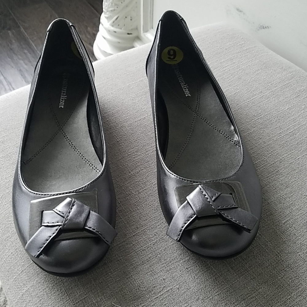 Naturalized Size 9 Shoes NWOT